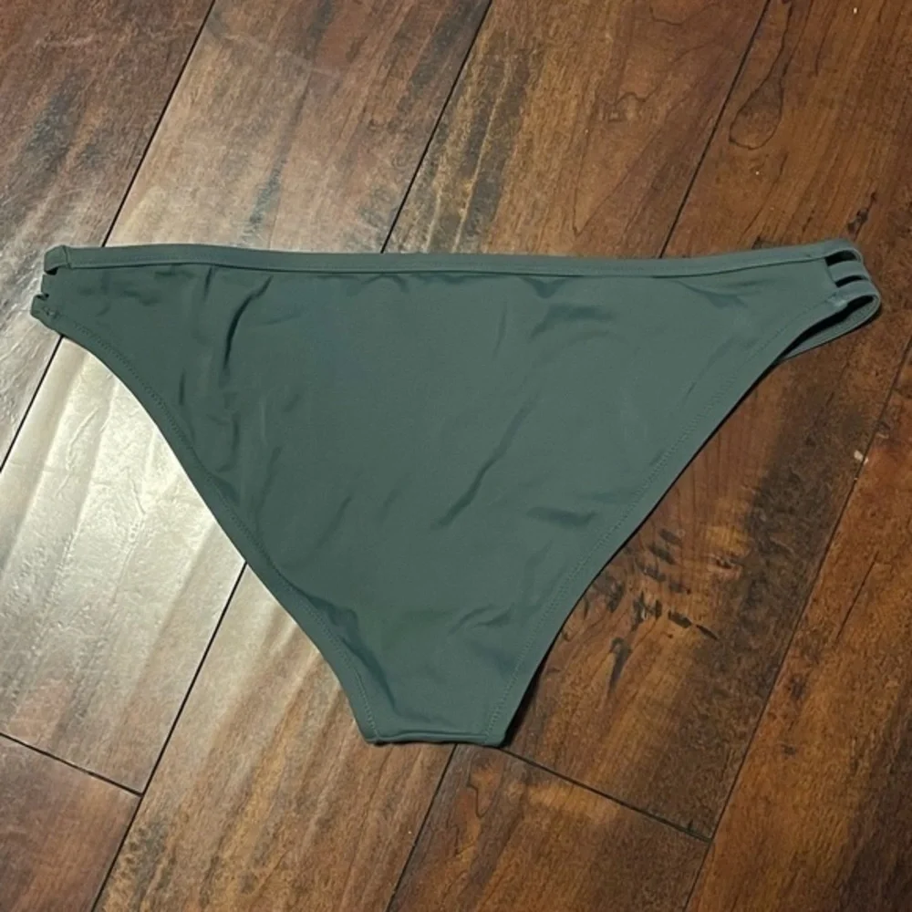 Shade & Shore euc shade